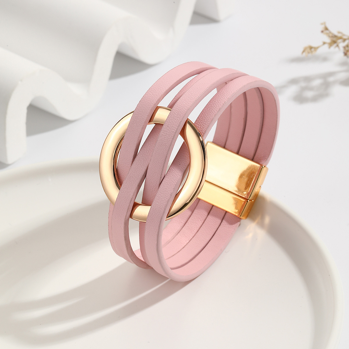 32g Weight Classic Style Round Pu Leather Alloy Criss Cross Plating Women's Bangle