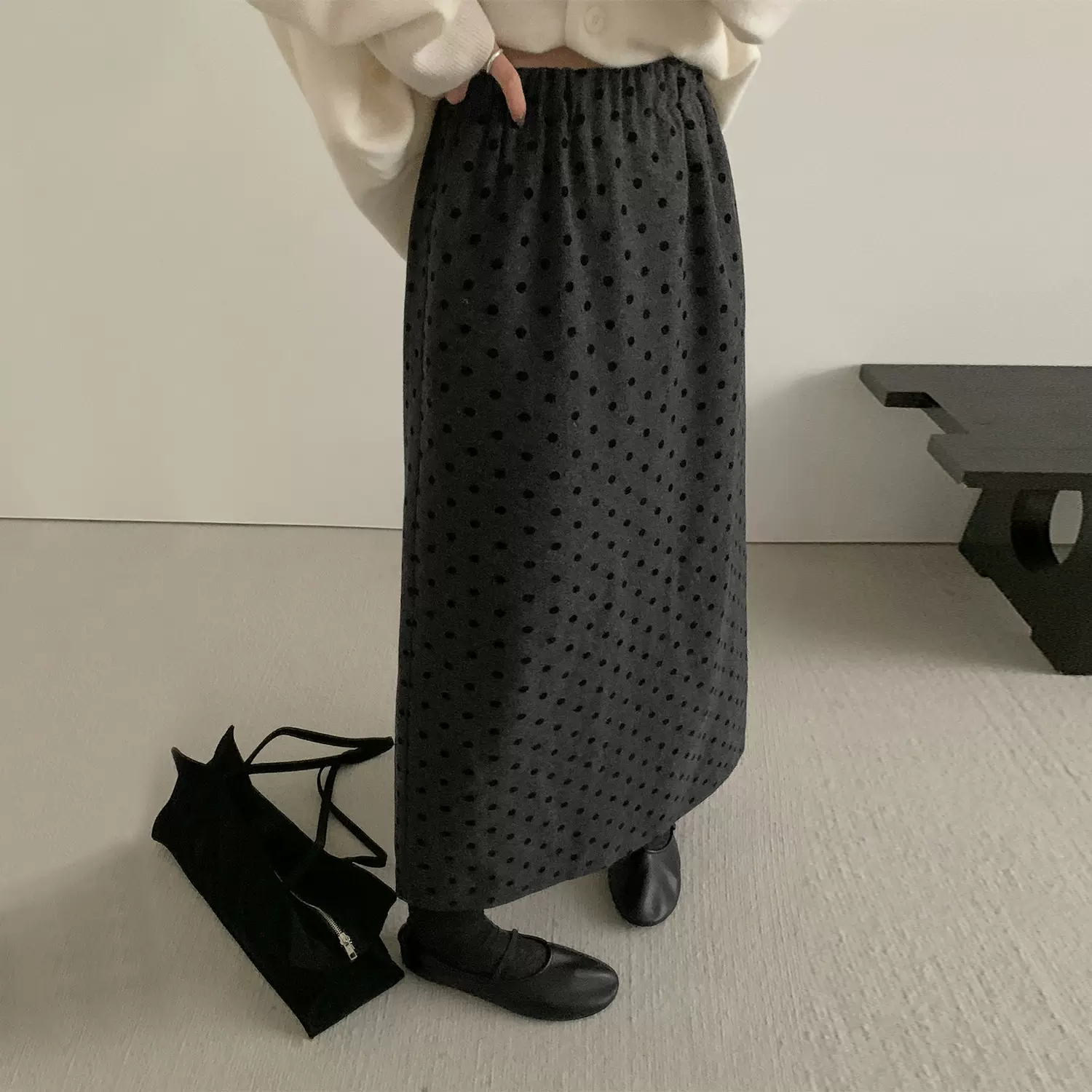 TG 韩系吸睛波点毛呢半身裙2025秋冬新款松紧腰显瘦直筒长裙25853