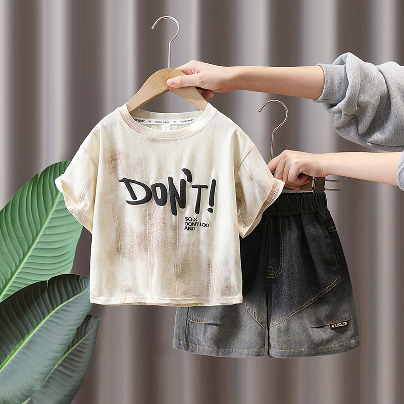 7226 Traje de verano para niños 2025 Nueva moda Ropa para niños Camiseta coreana de manga corta Traje de dos piezas de celebridades de Internet de verano