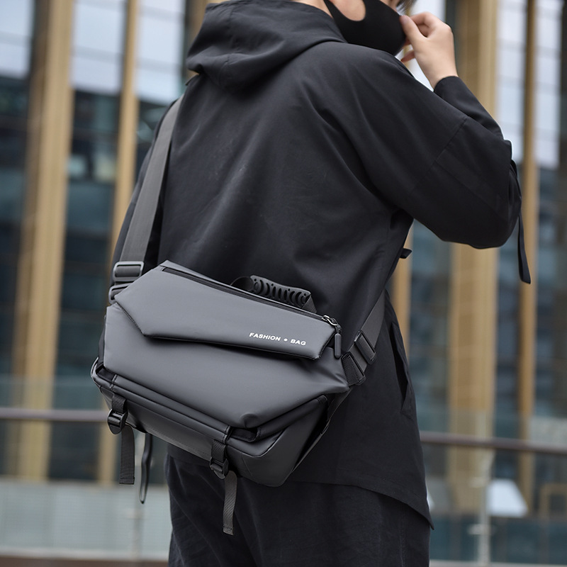 Chest bag, water-repellent magnetic buckle, trendy brand, men's crossbody bag, functional style cycling bag, motorcycle back shoulder bag