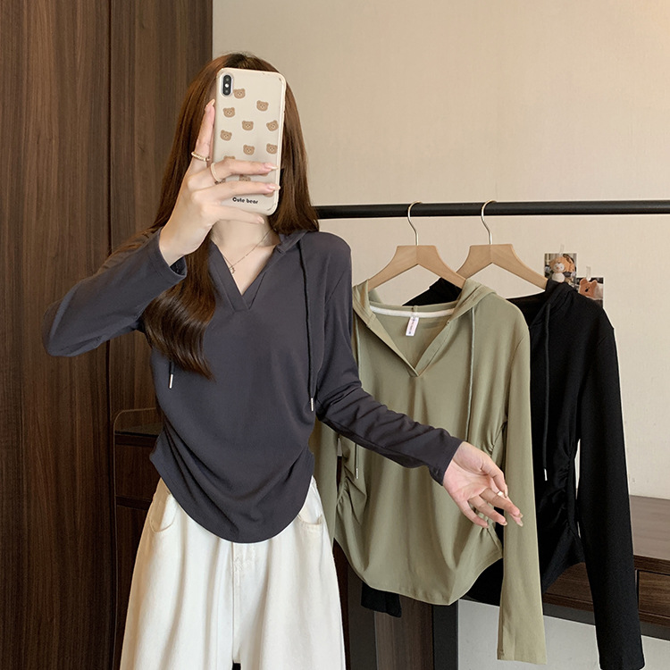 Short sweatshirt with hood