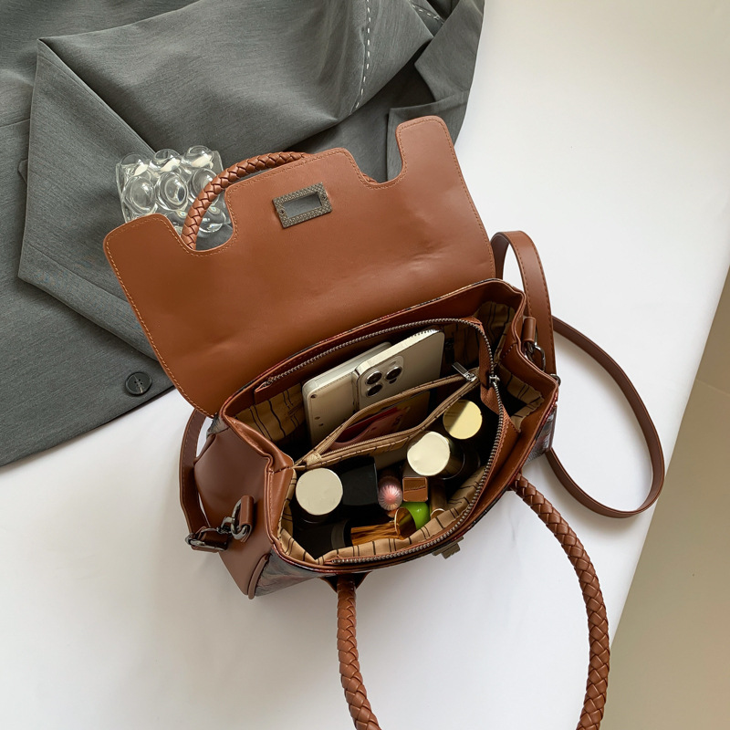 Bolso de mujer de alta calidad de comercio exterior 2025, nuevo bolso de moda clásico de gran capacidad, nuevo bolso de hombro de tendencia retro