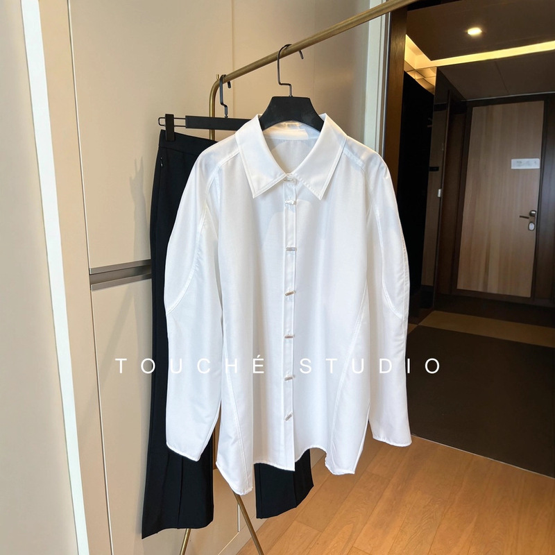 A Low-Key Glossy and Exquisite White Shirt with Pearls, Imported from Japan