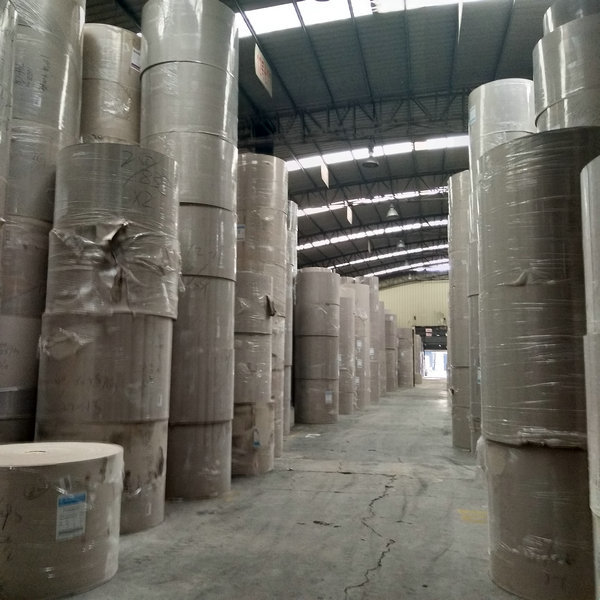 广东厂家专业生产FSC750克偏白全灰纸板 滑面双灰纸板 高光密度板