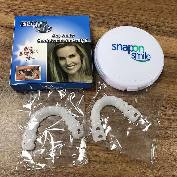 歯の上の歯の下の歯の箱の美白の歯のカバーのシミュレーションの歯は入れ歯のカバーのメーカーの上の歯の下の歯の丸い箱を貼ります。|undefined
