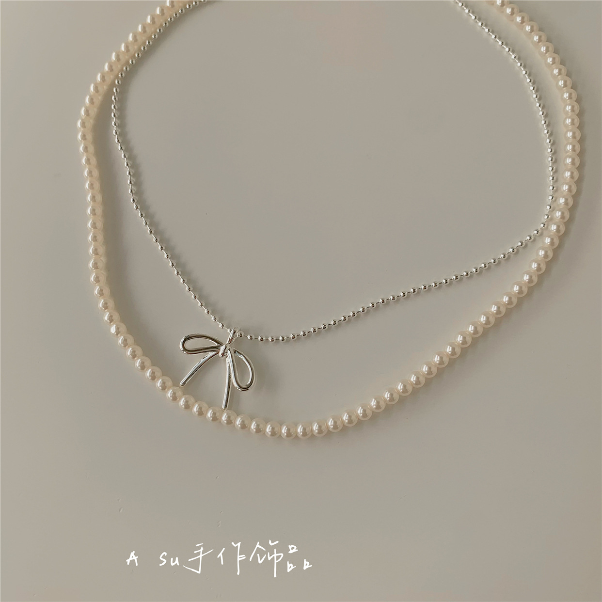 Round beads with bow