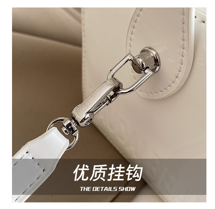 A new trendy and stylish handbag for women in 2025, featuring a red single-shoulder crossbody small square bag undefined