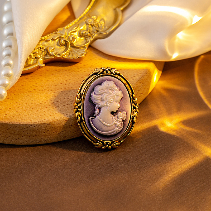 Broche camafeo vintage para mujer estilo medieval retrato_voghion.com