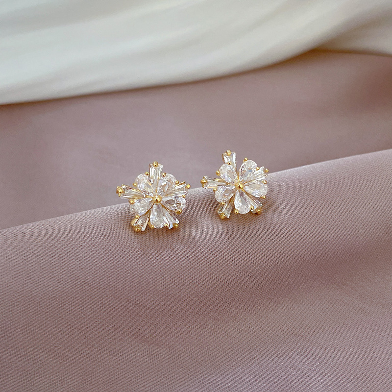 Flower Pattern Golden Plated 304 Stainless Steel Electroplating Zircon Flower Sweet Earrings Necklace For Women'S