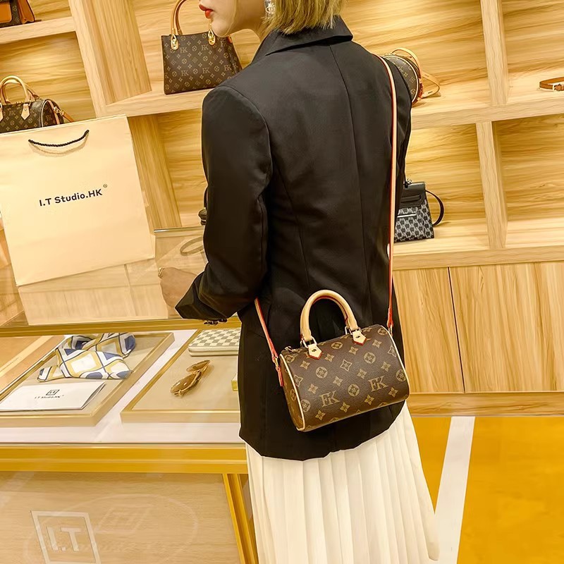 Hong Kong Brand Women's Boston Pillow Bag 2024 Spring/Summer New Genuine Leather Monogram Crossbody Handbag Shoulder Bag - Thumbnail 3