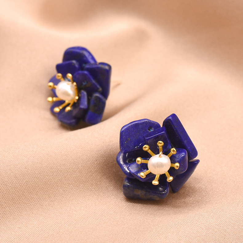 Retro Flower Pearl Copper Plating Ear Studs 1 Pair display picture 1
