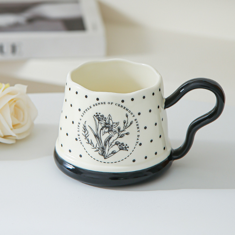 Tazas de cerámica de alto valor nominal tazas de café tazas de leche de alto nivel de sensación de taza de agua casera regalos de mano al por mayor