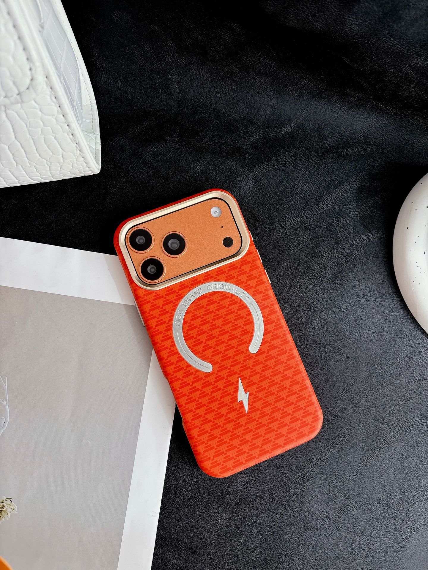 Cam