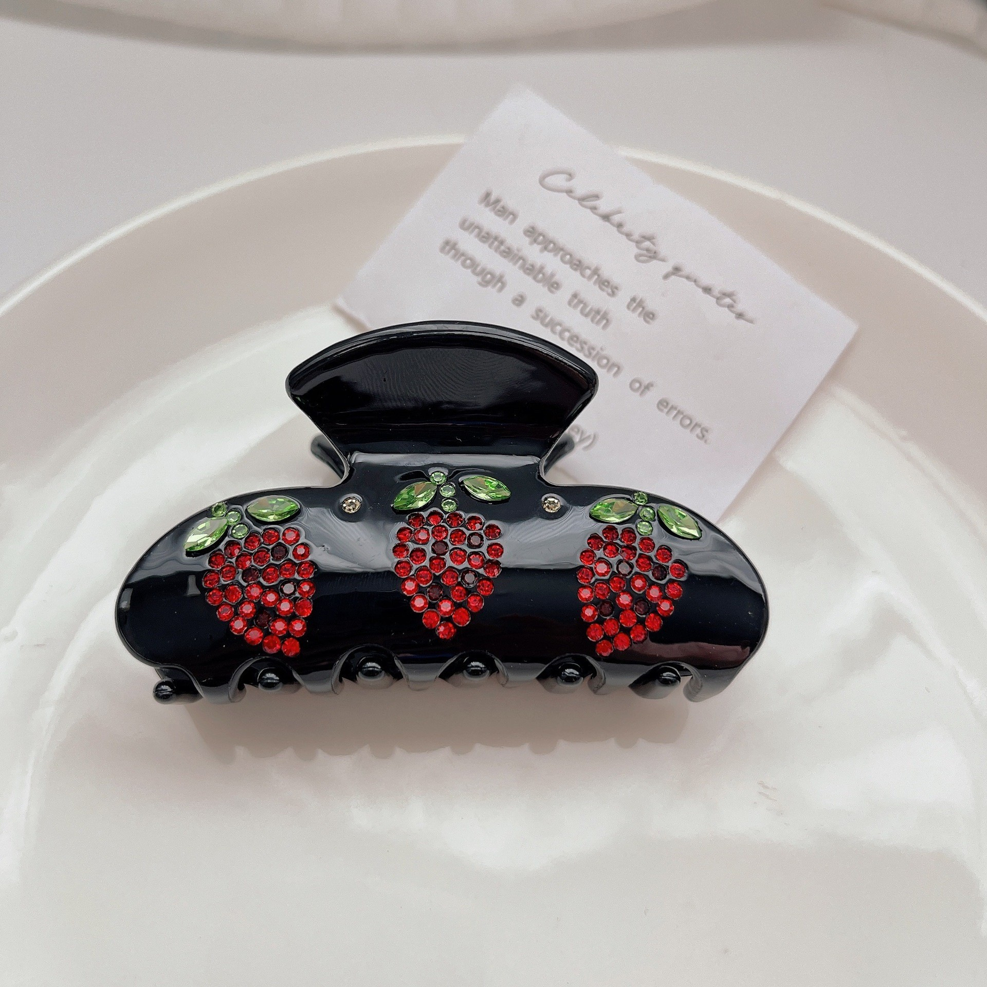 Haarklem aardbei met strass luxe acetaat shark clip_voghion.com