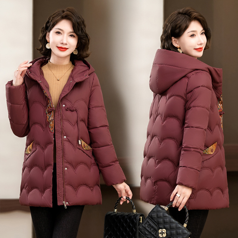 Mamá ropa de invierno de pluma de algodón 2025 nuevo estilo de mediana edad china ropa de algodón cálida abrigo de mujer