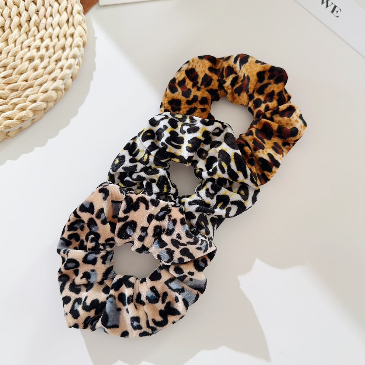 15g Weight Hair Tie Hair Accessories Type 1 Piece Quantity Flannel Material Leopard Pattern Autumn&Winter Season Women's Gender Vintage Style Style Autumn Winter Plaid Velvet Large Elastic Hair Band High Elasticity Hair Tail Hair Band Velvet Hair Accessories 12