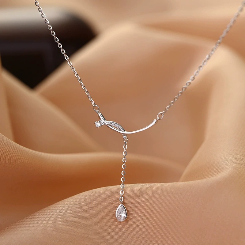 Crooked fashionable small necklace drop-shaped