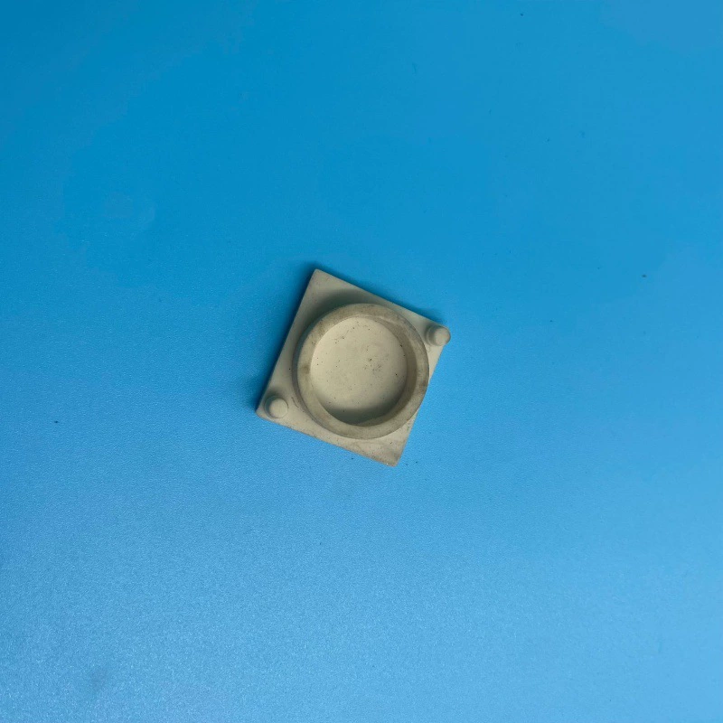 Производитель поставляет квадратную силиконовую уплотнительную прокладку, силиконовую крышку, уплотнительную водонепроницаемую резиновую пробку.