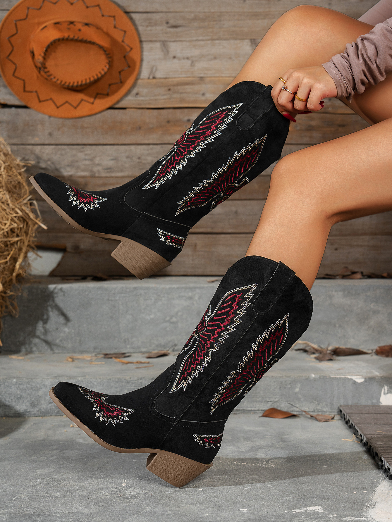 Dames cowboylaarzen van suède met borduursel en hak_voghion.com