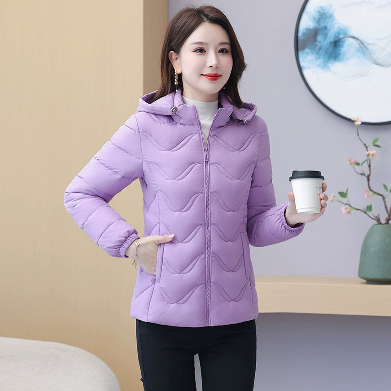 Демисезонная легкая пуховая куртка короткого кроя, теплая и стильная, slim fit, с капюшоном