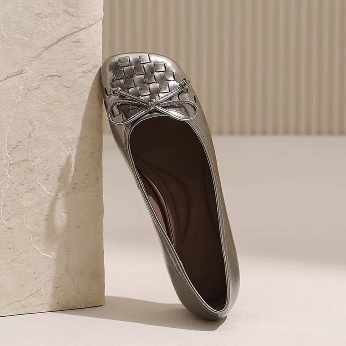 Zapatos trenzados de tacón bajo con suela suave, zapatos de arco francés para mujeres, 2026 primavera nuevos zapatos de cuero plano poco profundos