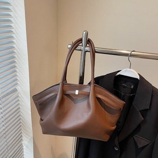 ԭ��С���OӋҸ�°���Ů�¿�ʿ�r����֦�y�߼�������μ�ͨ��Ů��