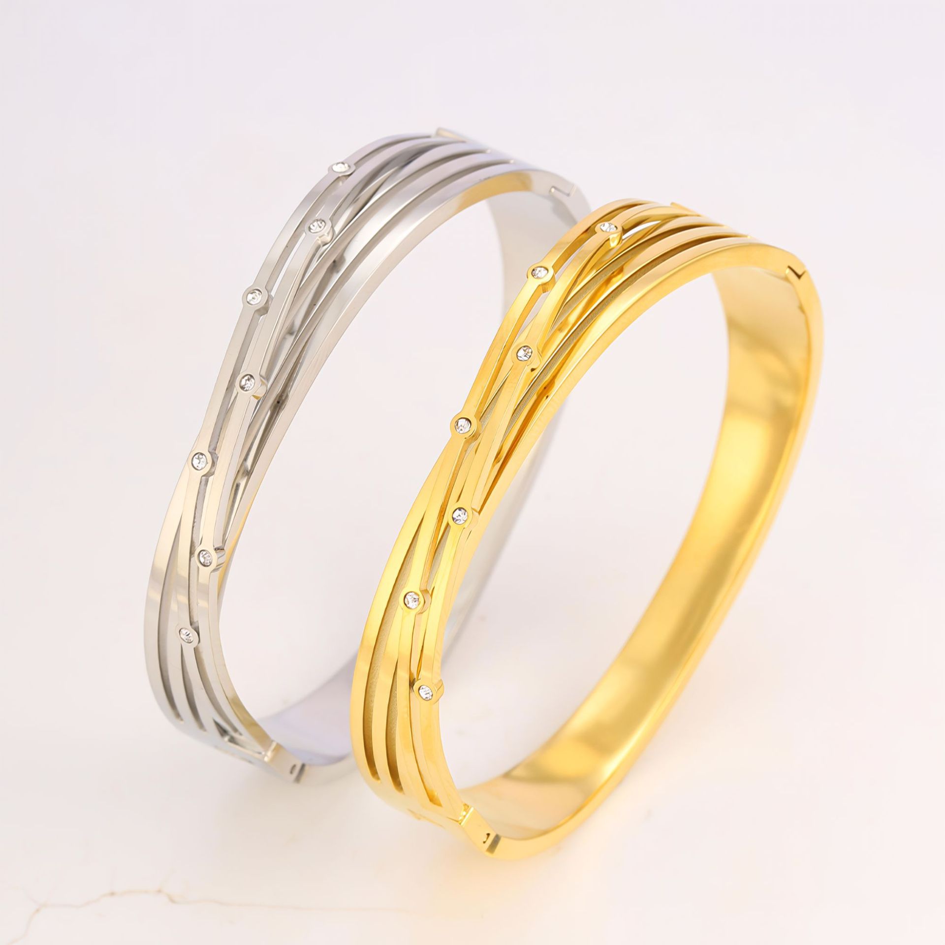 Brazalete de acero trenzado de diamantes de oro de 18 quilates no se desvanece pareja de moda de acero inoxidable pulsera de bambú