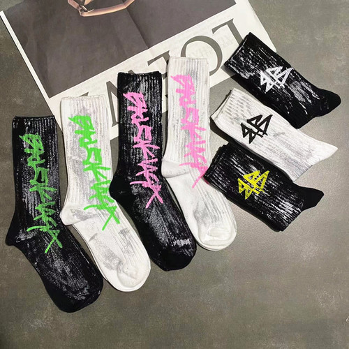  New Women's Socks Retro Old Graffiti Painted Dirty Socks Personalized Letters Offset Printed Internet Celebrity Men's Mid-Tube Socks