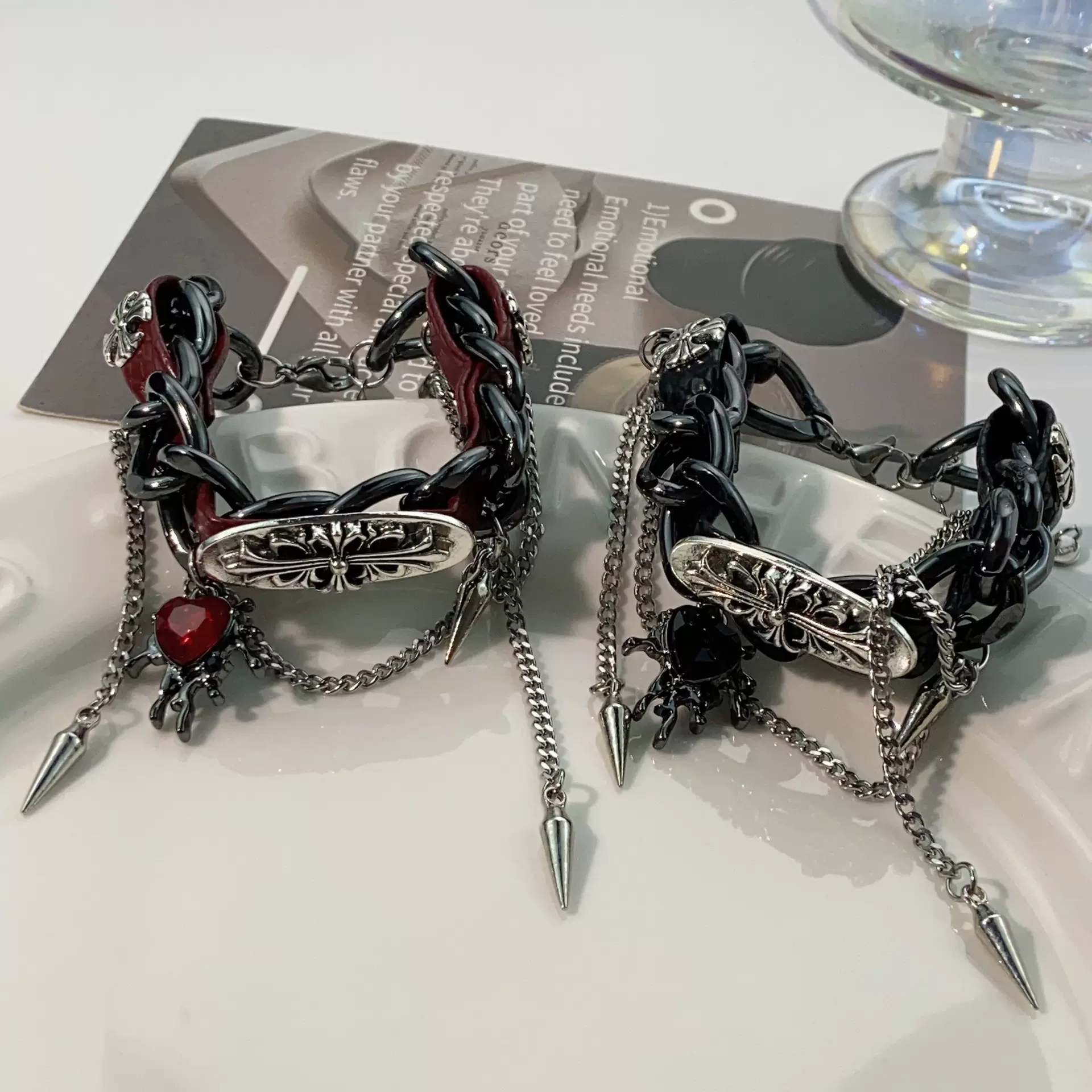 美拉德重工浮雕皮革手链时尚新款小众个性辣妹高级感百搭首饰品潮