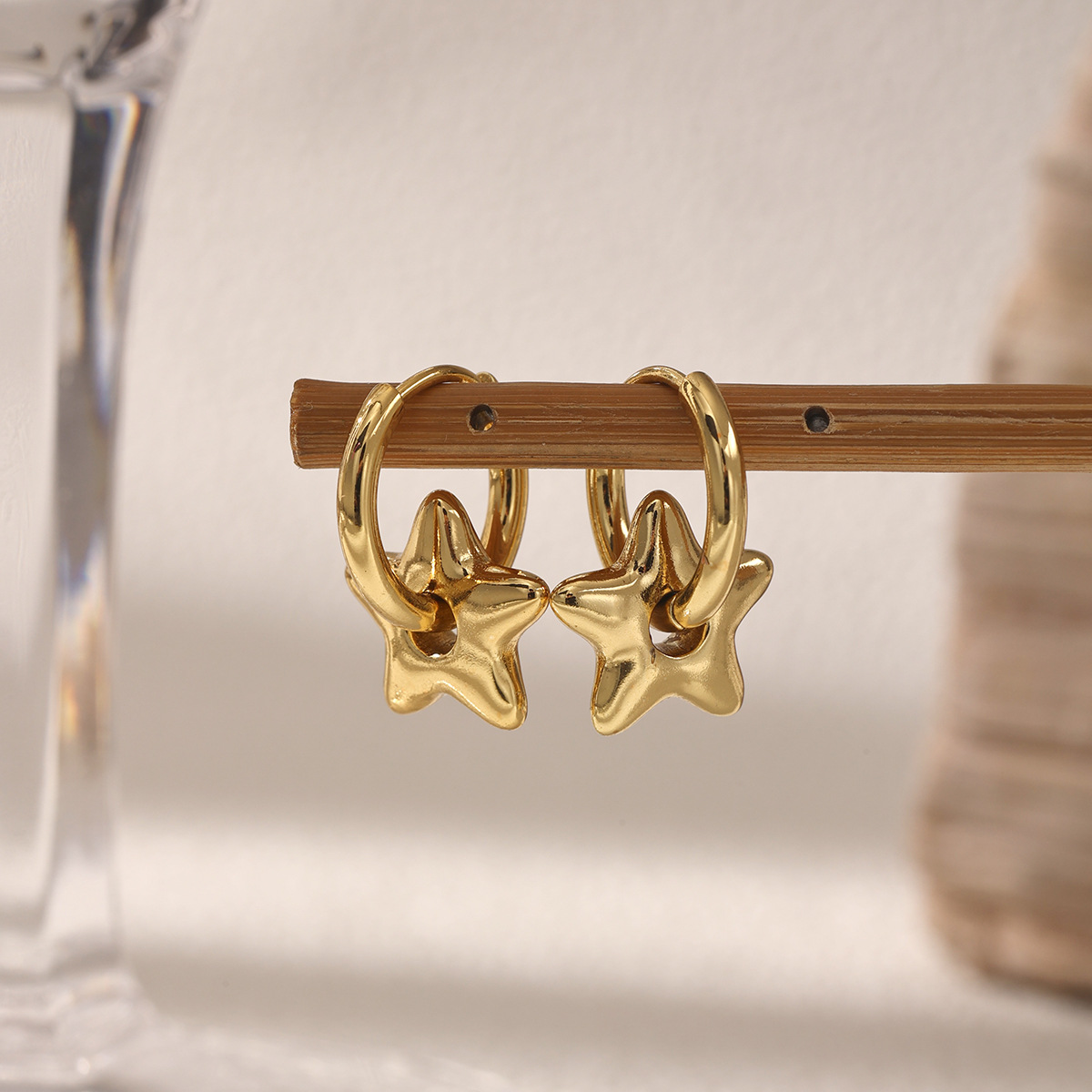 Taina europa y americana auriculares de acero inoxidable lujosos personales estilo de lujo universal estrellas colgantes pendientes de acero de aluminio nicho de alta calidad para mujeres