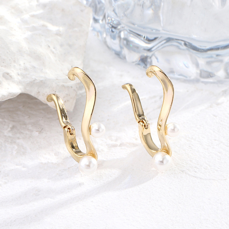 8g Weight Zircon Inlay Material Ear Studs Classification 1 Piece Quantity Daily Occasion Copper Material U Shape Pattern Women'S Gender Plating Design Fashion Style Fashion U Shape Copper Plating Zircon Women's Ear Studs 1 Piece 36