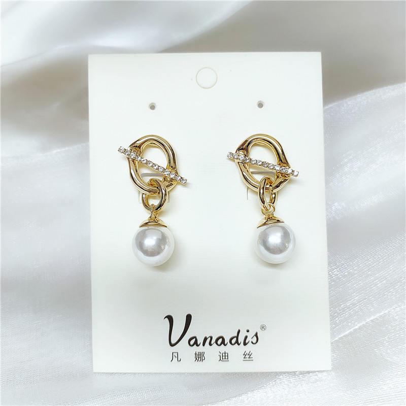 Retro Geometric Golden Pearl Earrings display picture 4