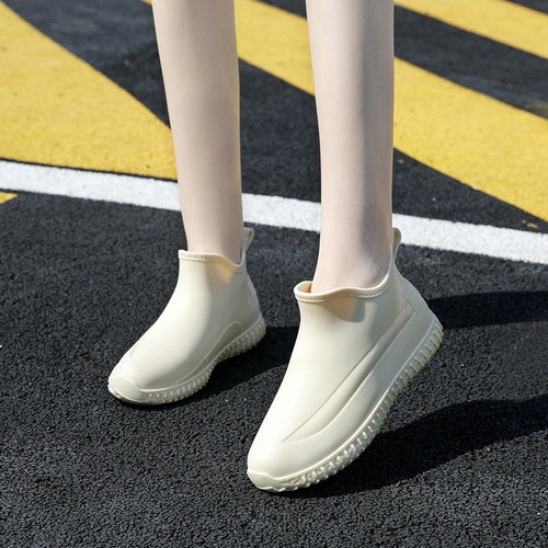 Autumn and winter low-top rain boots for women, fashionable outer wear, short-tube adult ladies, cute waterproof shoes, non-slip women's cotton and warm