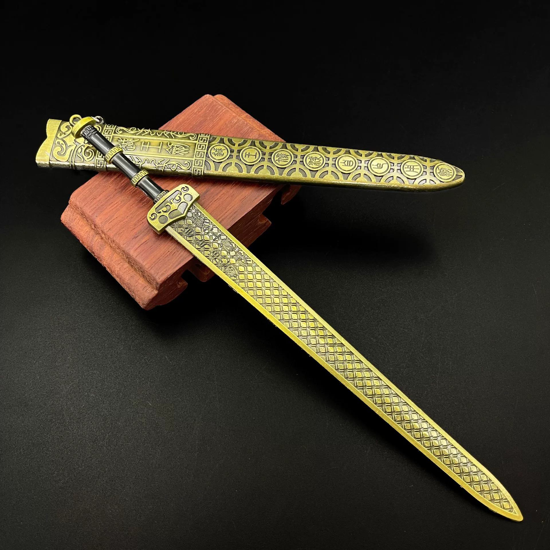 Меч, металлическое оружие, антикварная игрушка