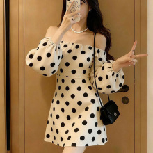 ��ɫ���cһ�ּ����������bŮ2026�紺���¿�����OӋ�К��|��ȹ