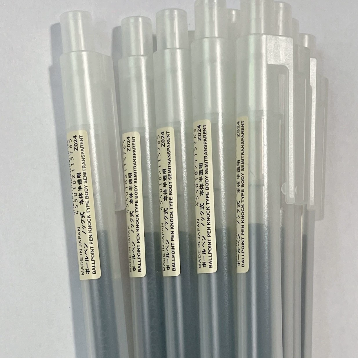 Роллерстикская ручка Muji гелиевая 0.5 мм, чернила черного цвета, дизайн удобный для студентов