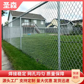 出口品质勾花网镀锌涂塑菱形丝网卷包塑丝绿色运动场围栏厂家