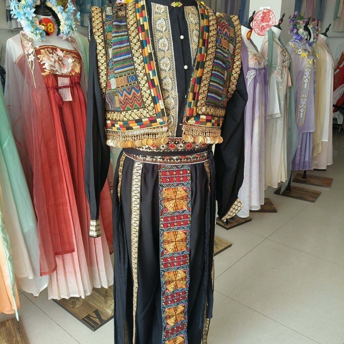 여성 성인 검은 색 셔츠 + 검은 치마 + 조끼 + 거들