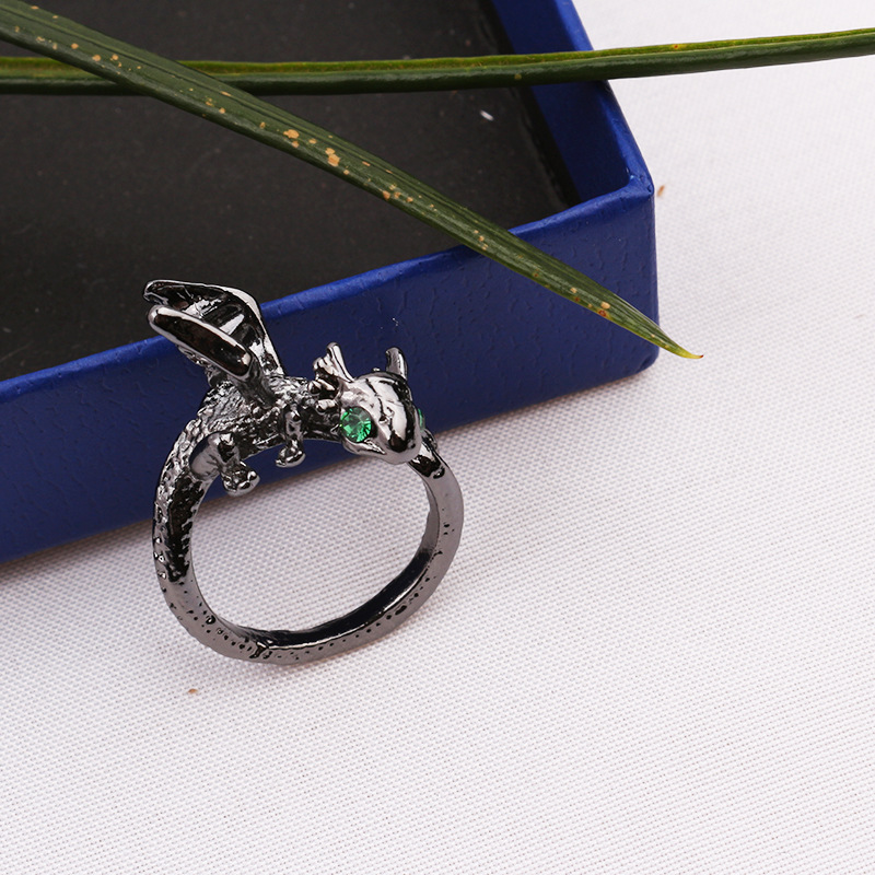 Black green eyes flying dragon ring