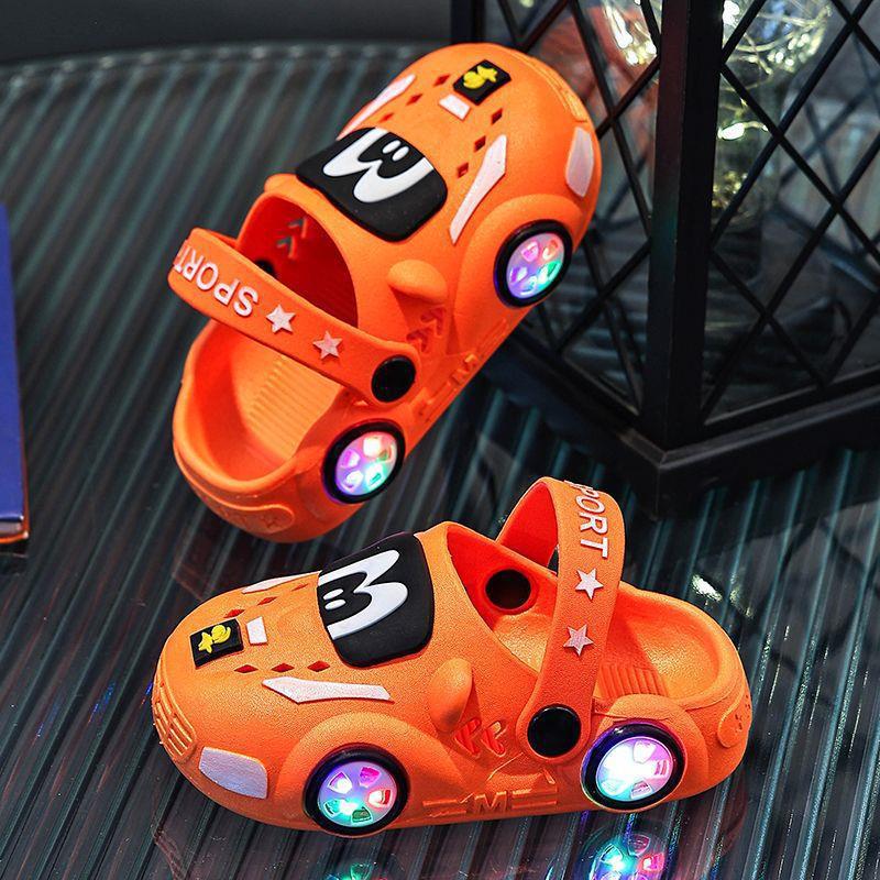 Zapatillas luminosas para niños de verano para niños de dibujos animados antideslizantes con base suave para bebés caseros sandalias