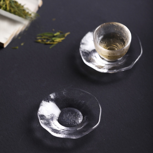 Japanese heat-resistant glass teacup coaster with handmade hammered texture, transparent heat-insulating cup holder, creative tea coaster and cup plate