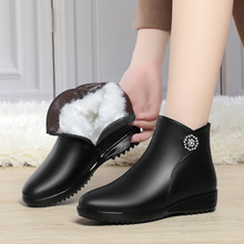软皮妈妈棉鞋女冬加绒靴子女士短靴防滑羊毛皮鞋中老年女鞋雪地靴