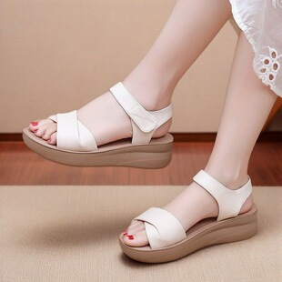 Popular Sandals for Women 2025 Summer New Mom Shoes Soft Sole Soft Surface Lightweight Non-Slip Comfortable Middle-Aged and Elderly Beach Shoes