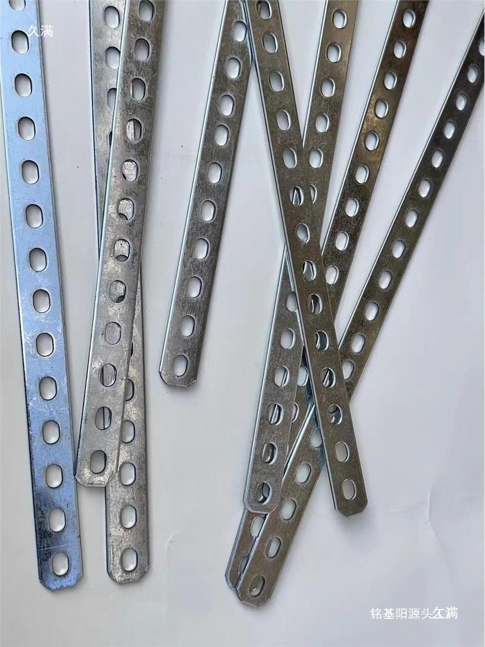 扁条铁条长条直条铁片热镀锌接地扁铁扁钢有孔钢条冲孔固定支架