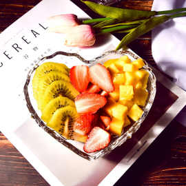 创意玻璃爱心果盘水果盘零食盘果盘干果盘瓜子盘客厅茶几家用果盘