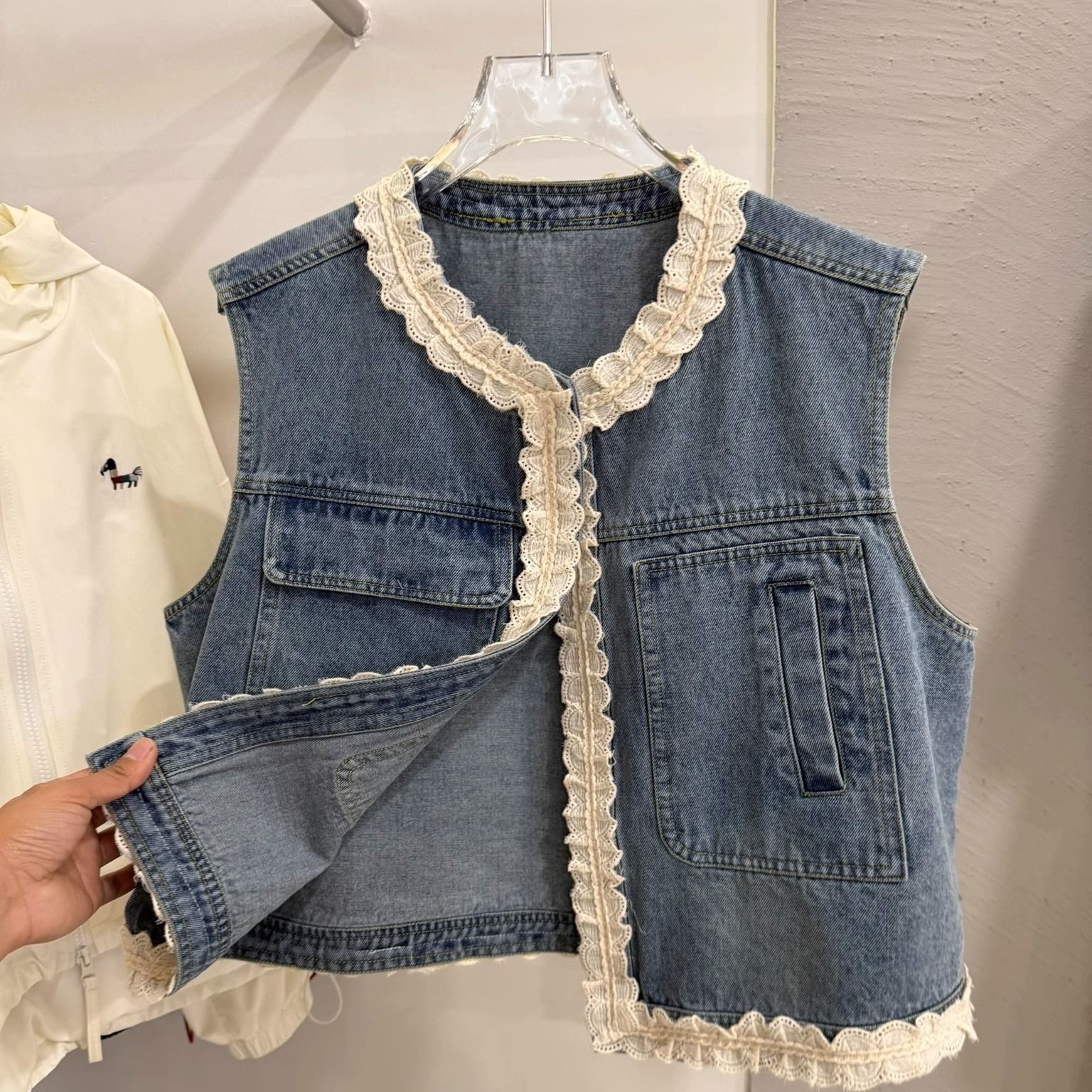 2025 primavera nueva moda versátil encaje denim chaleco de mujer suelta delgada camisa sin mangas