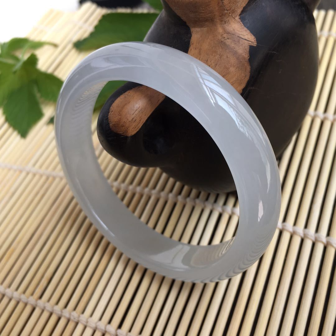 Vòng tay ngọc bích Miến Điện nữ, màu trơn trong suốt, ẩm mịn, khí chất cao cấp
