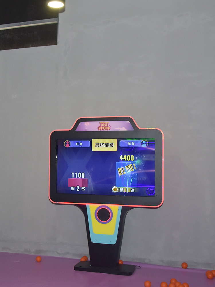 Multiplayer simulado interactivo interior para jugar al balón pantalla grande golpear deportes digitales de entretenimiento y equipos de ocio gimnasio de experiencia