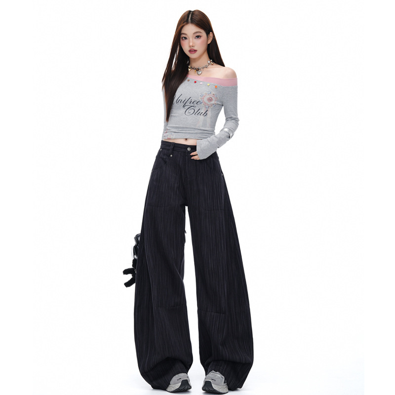 Lishè's new autumn collection features American retro textured wide-leg jeans for women with a sculpted, three-dimensional cut and a high-end feel Lishè's new autumn collection features American retro textured wide-leg jeans for women with a sculpted, three-dimensional cut and a high-end feel