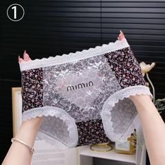 小さな花のレースは女性の下着をつなぎ合わせます。